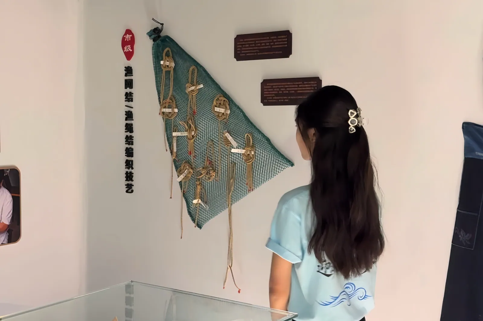 小组成员在普陀非遗馆学习
